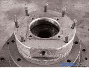 鋼輪行走軸承處油封漏油時更換油封的具體步驟