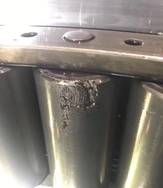 輥身側(cè)軸承滾動體剝落討論